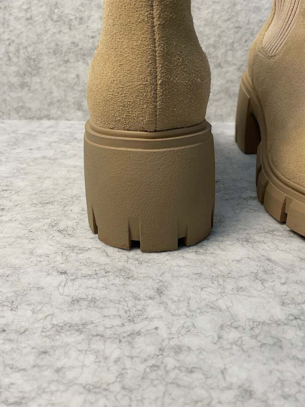 Size 7.5 Steve Madden Tan Suede Lug Sole Chelsea Ankle Boots - Picture 8 of 12